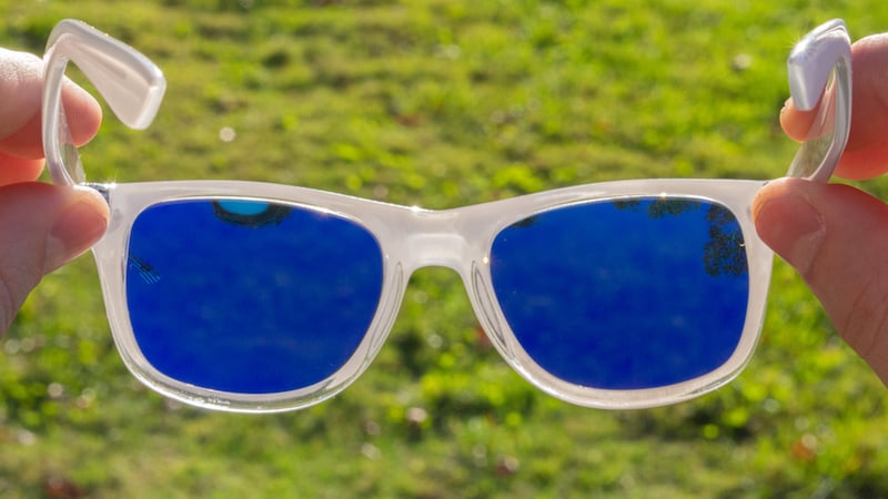 Hektik Optics anti-reflective coating demonstration