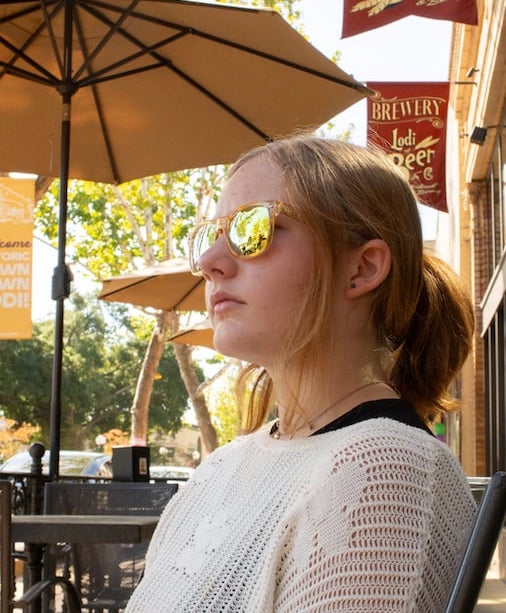 Woman wearing Hektik sonoma sunglasses in motherlode gold with gold lenses