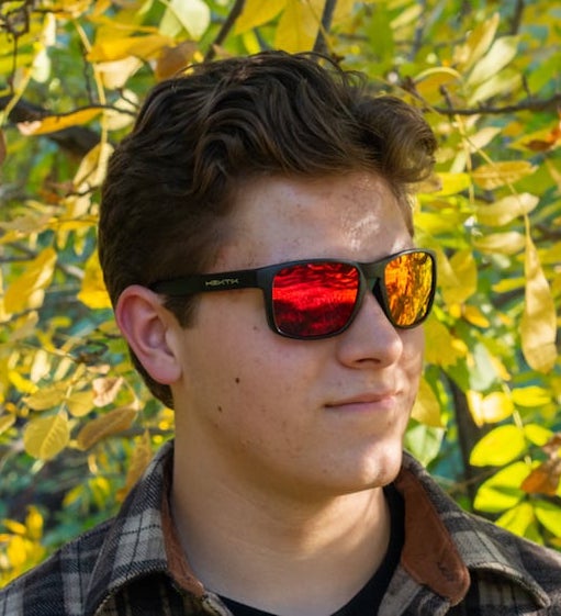 Man wearing Hektik Tahoe sunglasses in Matte black with Dusk lenses